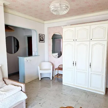Cozy Studio, Sea View, Old Town, Near Beaches